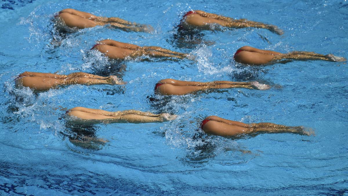 Zu "Black Betty" verknüpft das Oktett Hardrock und Anmut