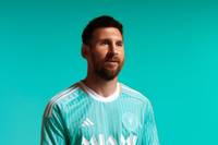 Inter Miami präsentiert ein neues Trikot für die Saison 2024/25. Lionel Messi und Co. dürfen sich auf ein stylisches Retro-Outfit freuen.