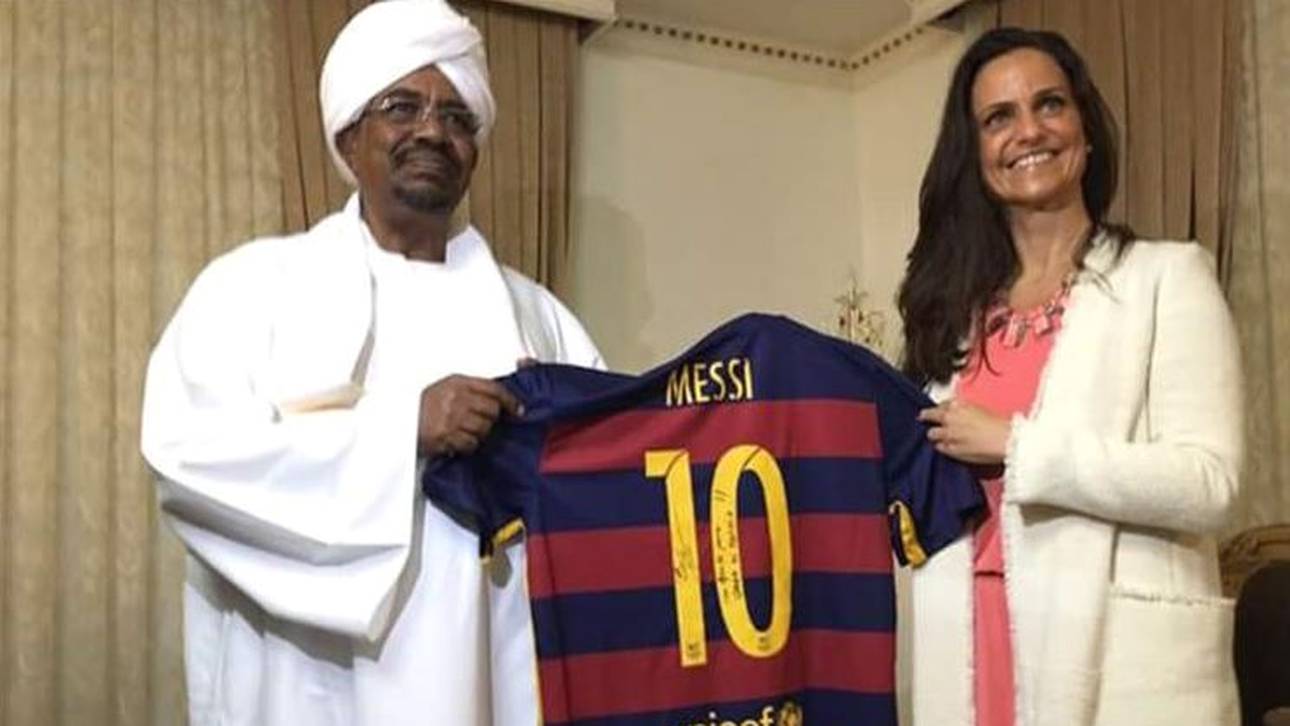 Messi-Trikot blamiert Sudan-Tyrann