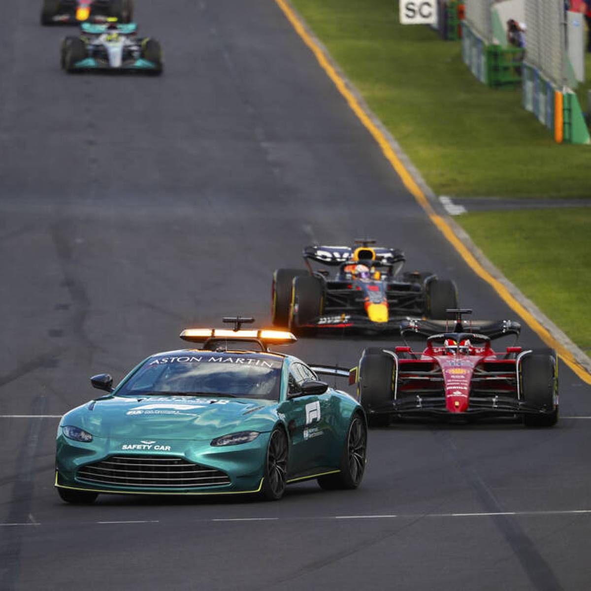 Formel 1 Auch das noch! Aston-Martin-Safety-Car wird zum Gespött