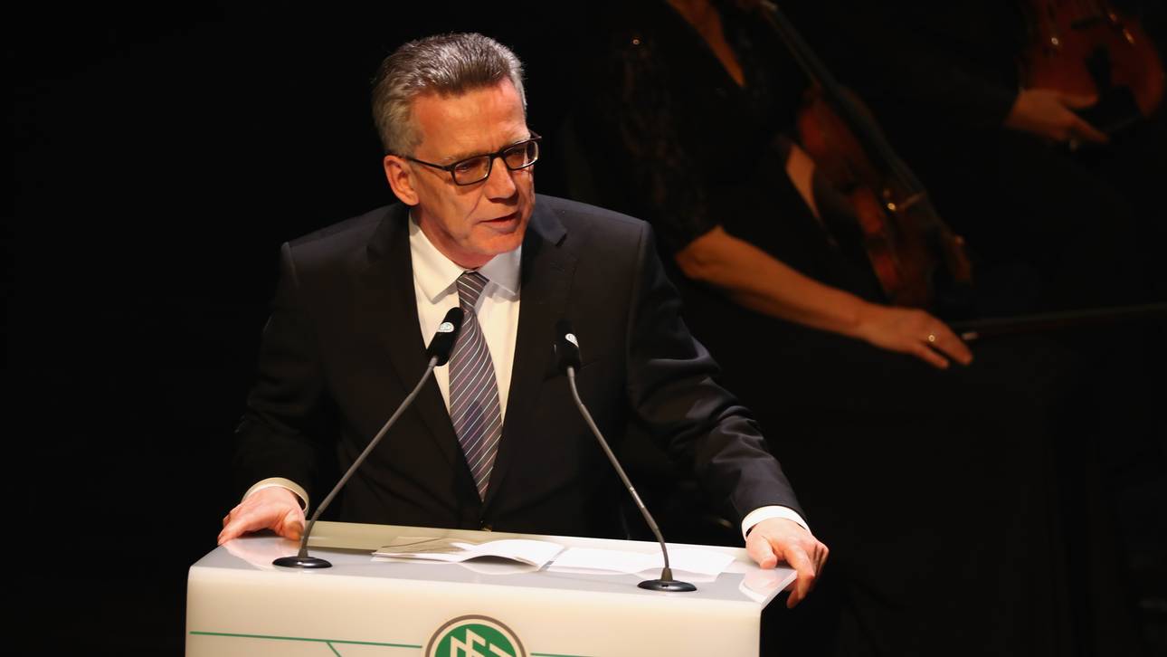 BVB: De Maiziere fordert Strafen