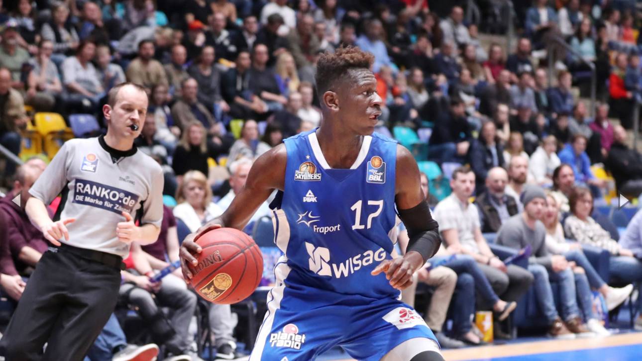 Frankfurt legt im Playoff-Rennen vor