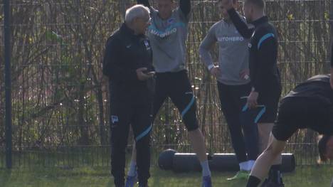 Nach seiner Auswechslung beim Spiel gegen Bayer Leverkusen hat Felix Magath Joshua Kimmich als "Verlierer der FC Bayern Entwicklung" bezeichnet. Magath habe die Art und Weise der Auswechslung und Kommunikation verwundert.