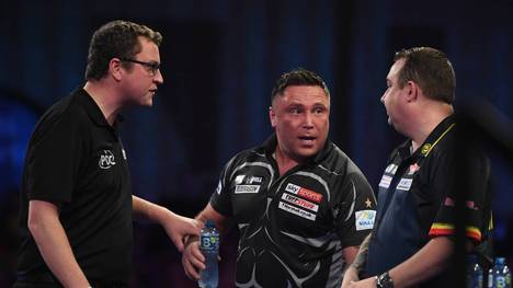 Im Match zwischen Gerwyn Price und Kim Huybrechts musste sogar der Referee eingreifen