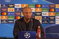 FCB-Trainer Vincent Kompany findet auf der Pressekonferenz vor dem Champios-Leaguer-Kracher gegen den FC Barcelona lobende Worte über ein Barca-Juwel und sieht in diesem sogar einen Messi-Nachfolger.