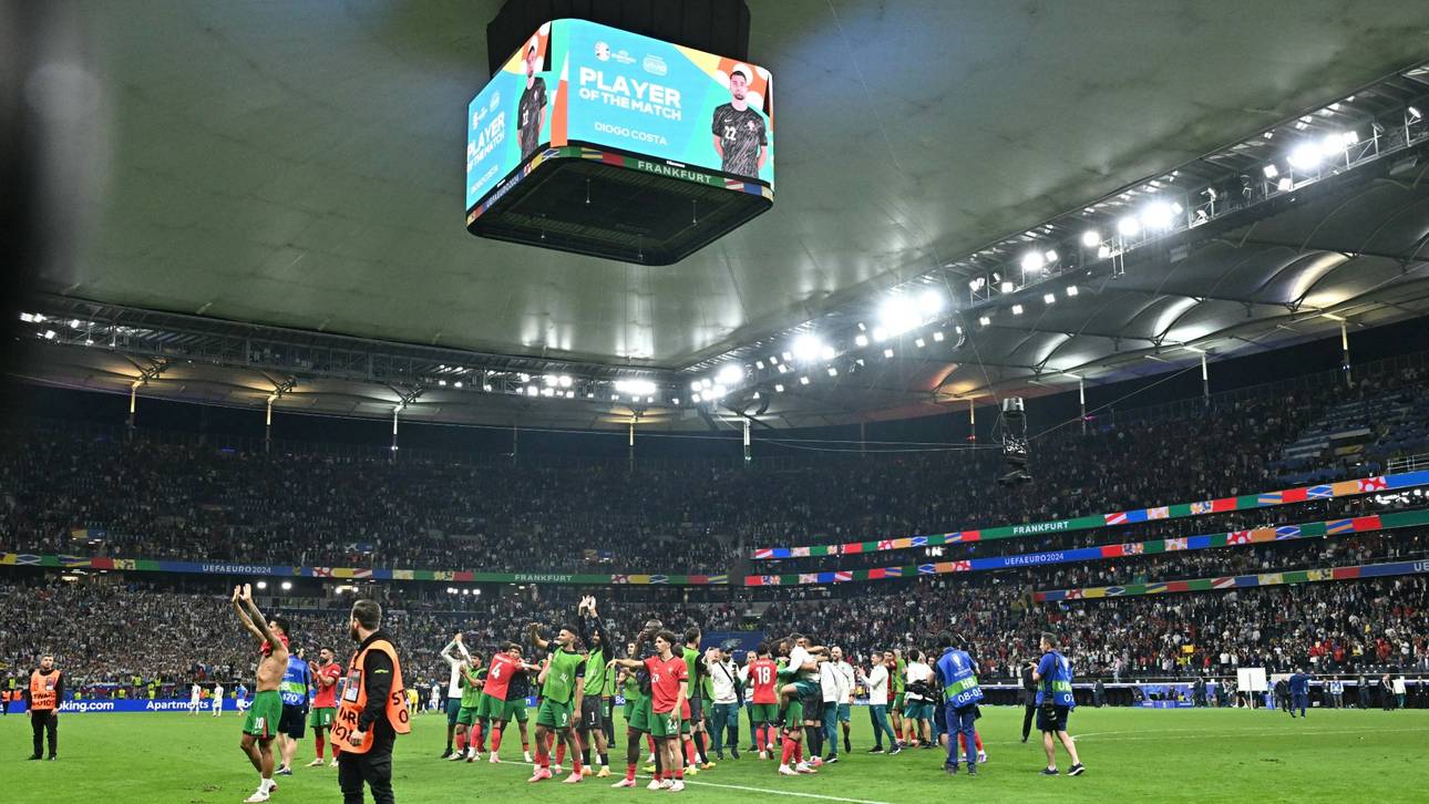 EM-Ordner treten auf Fan ein