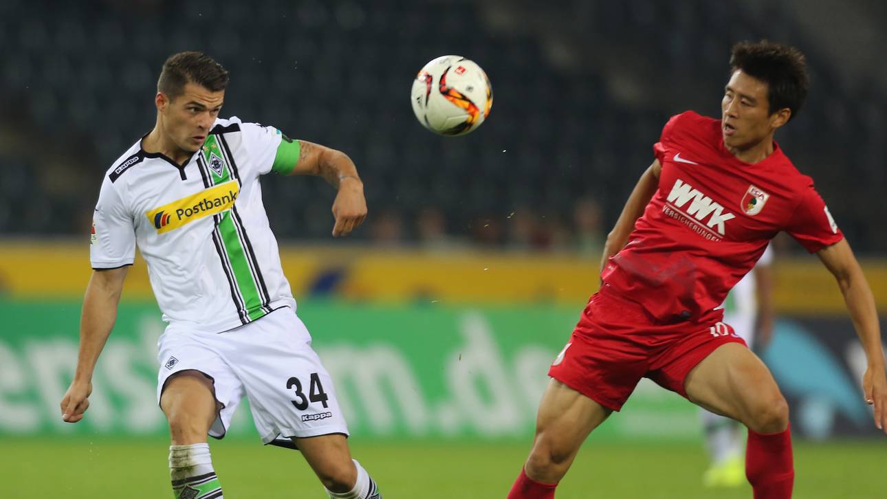 Borussia Moenchengladbach v FC Augsburg - Bundesliga