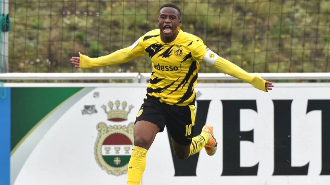 Youssoufa Moukoko wehrt sich gegen rassistische Beleidigungen