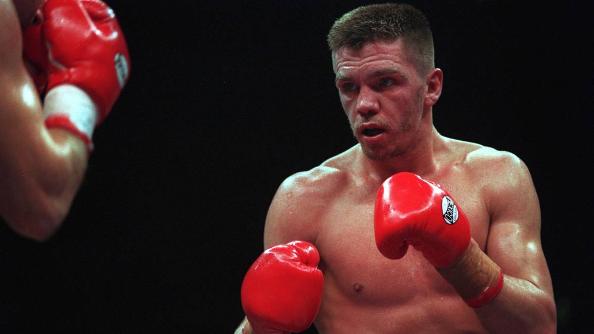 Nach Max Schmeling und Eckhard Dagge wird er der dritte deutsche Weltmeister im Profiboxen. Gleichzeitig auch der der jüngste. Nach drei Titelverteidigungen legt er den Titel nieder, um wieder im Halbschwergewicht zu boxen