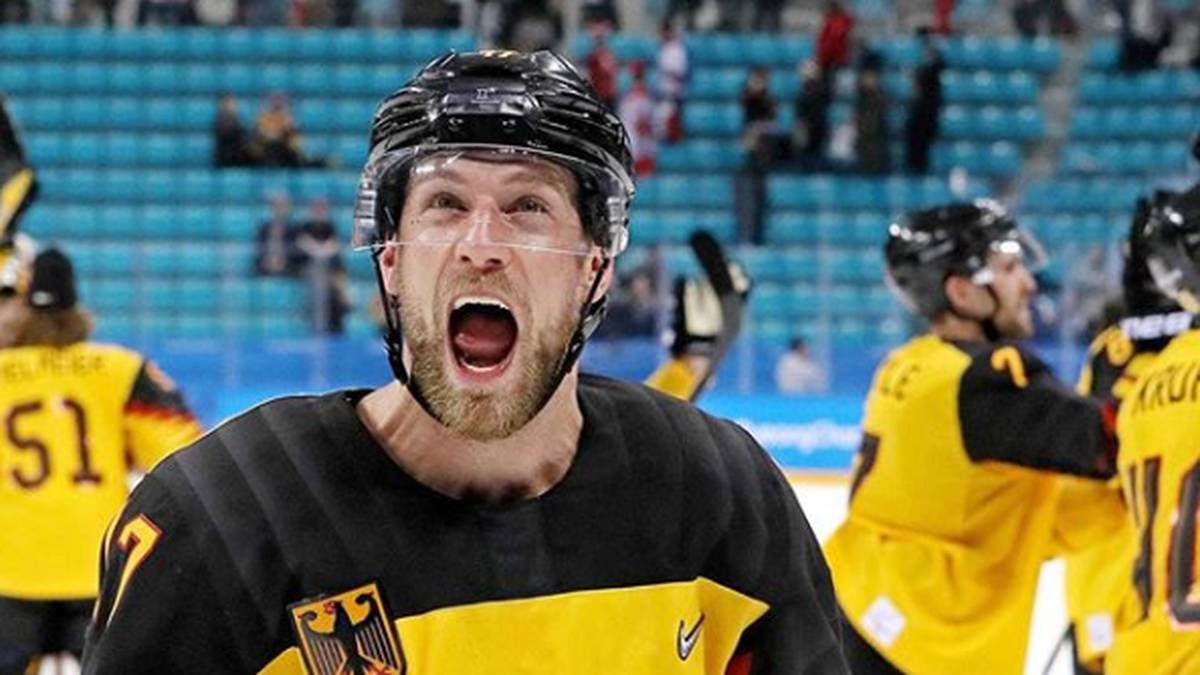 Kink schreit seine Freude nach dem Erreichen des Finals heraus. Er war es, der die WhatsApp-Gruppe des DEB-Teams schon vor dem olympischen Turnier in "Mission Gold" benannte - eine Vorahnung?