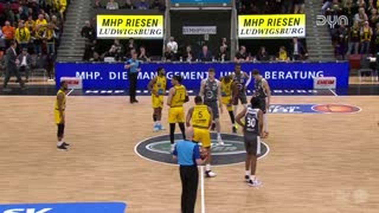 Spiel Highlights zu MHP RIESEN Ludwigsburg - RASTA Vechta (1)