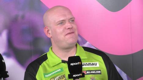 Michael van Gerwen setzt sich auf starke Art und Weise gegen Stephen Bunting durch. Nach seinem Viertelfinaleinzug wird der Niederländer emotional.