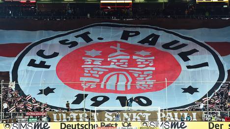 FC St. Pauli v Borussia Dortmund - DFB Cup