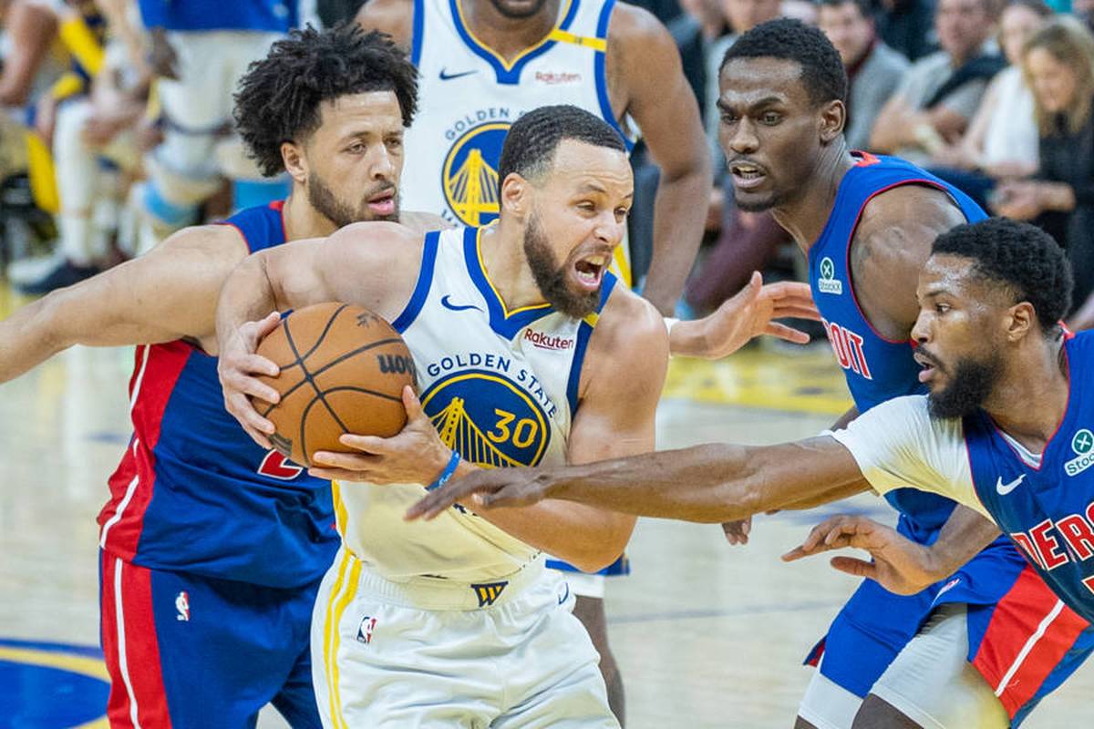 Stephen Curry knackt gegen die Detroit Pistons die Marke von 25.000 Punkten für die Golden State Warriors - und zeigt sich anschließend gleichermaßen überrascht wie geehrt.