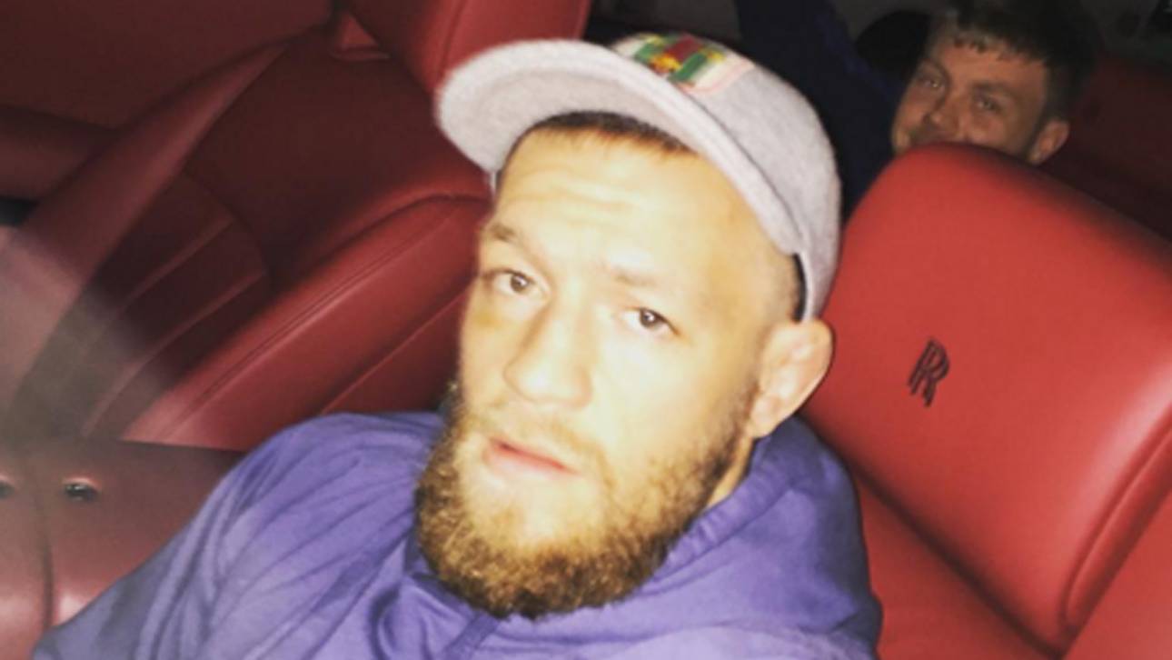 McGregor feiert mit Bikini-Girls