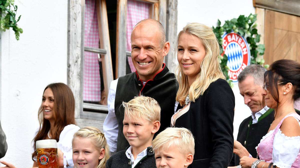 Arjen Robben nahm neben seiner Ehefrau Bernadien auch seine drei Kinder mit auf das größte Volksfest der Welt