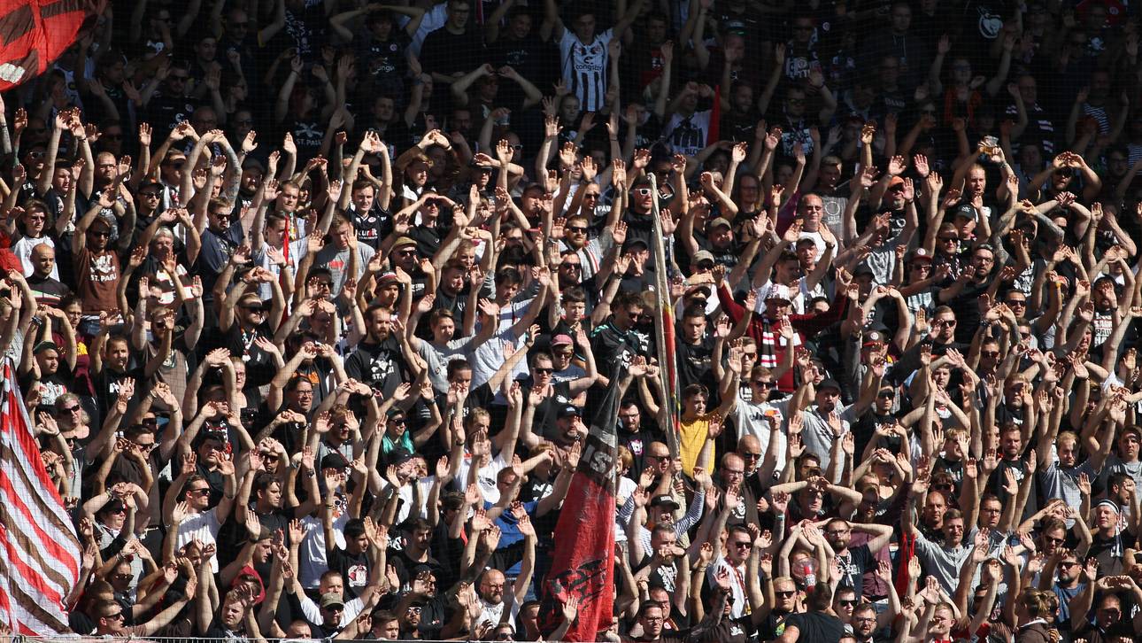 Fan bricht am Millerntor zusammen