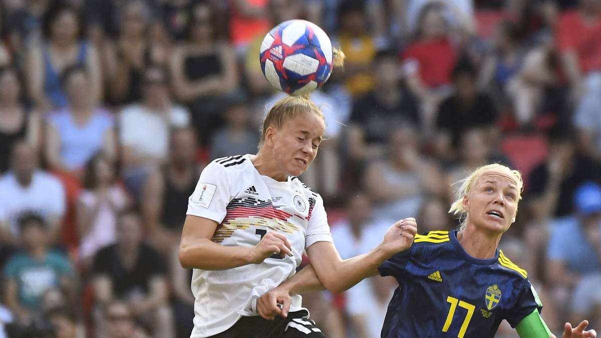 GIULIA GWINN: Versuchte am Anfang offensiv zu agieren. Musste dann aber immer mehr verteidigen. War noch eine der Besseren in der Abwehrkette, verließ ihre Position aber etwas zu oft. Verteidigte in der 2. Halbzeit auf Links. SPORT1-Note: 3,5