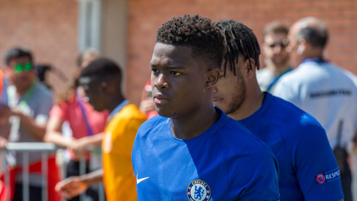 DAISHAWN REDAN (FC Chelsea, Stürmer): Niederländischer Mittelstürmer. Bekommt in der U23 die Bälle von Gilmour vorgelegt