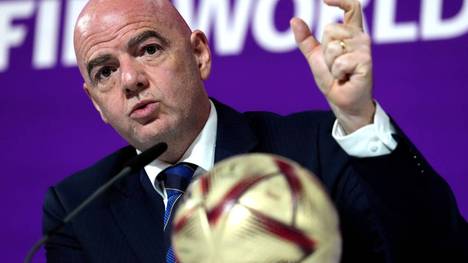 Im Rechte-Poker für die Frauen-WM fährt FIFA-Präsident Gianni Infantino gegenüber den großen europäischen Fußballnationen schwere Geschütze auf.