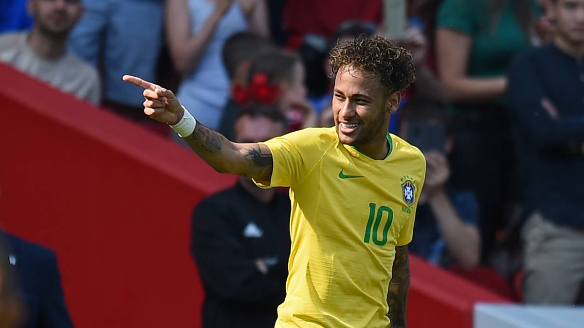 PLATZ 2: Der teuerste Fußballer der Welt steht nur auf dem zweiten Platz. Neymar fehlte Paris Saint-Germain in der entscheidenden Phase der Saison verletzt, bei der WM will der Brasilianer wieder angreifen. Sein Marktwert von 195,7 Millionen Euro liegt unter der Rekordsumme von 222 Millionen, die PSG für ihn letzten Sommer bezahlte