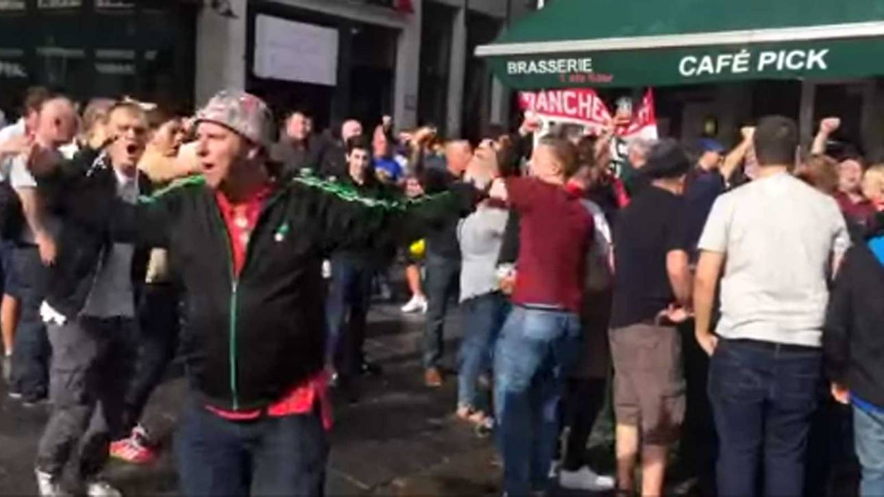 ManUnited-Fans singen Deutsch
