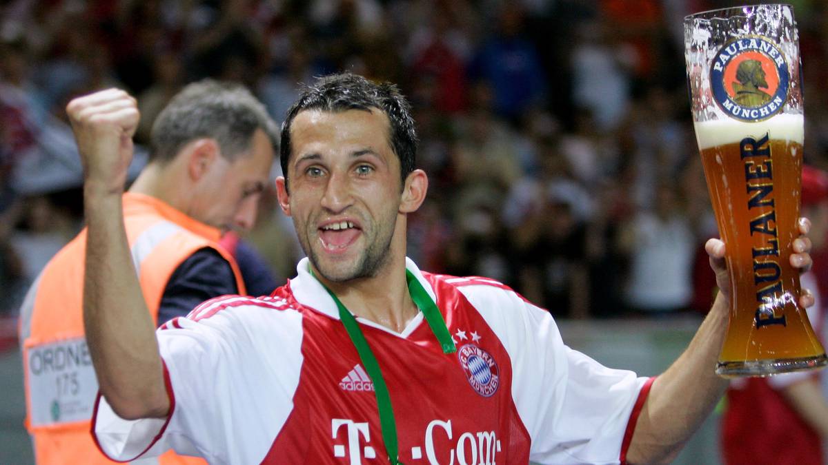 PLATZ 2: HASAN SALIHAMIDZIC (365 Einsätze/47 Tore/53 Vorlagen): Der aktuelle Sportdirektor verkörpert das "Mia-san-Mia" wie kein Zweiter. Von 1998 bis 2007 beackerte der Bosnier die rechte Außenbahn defensiv wie offensiv und gewann in dieser Zeit 16 Titel mit den Münchnern