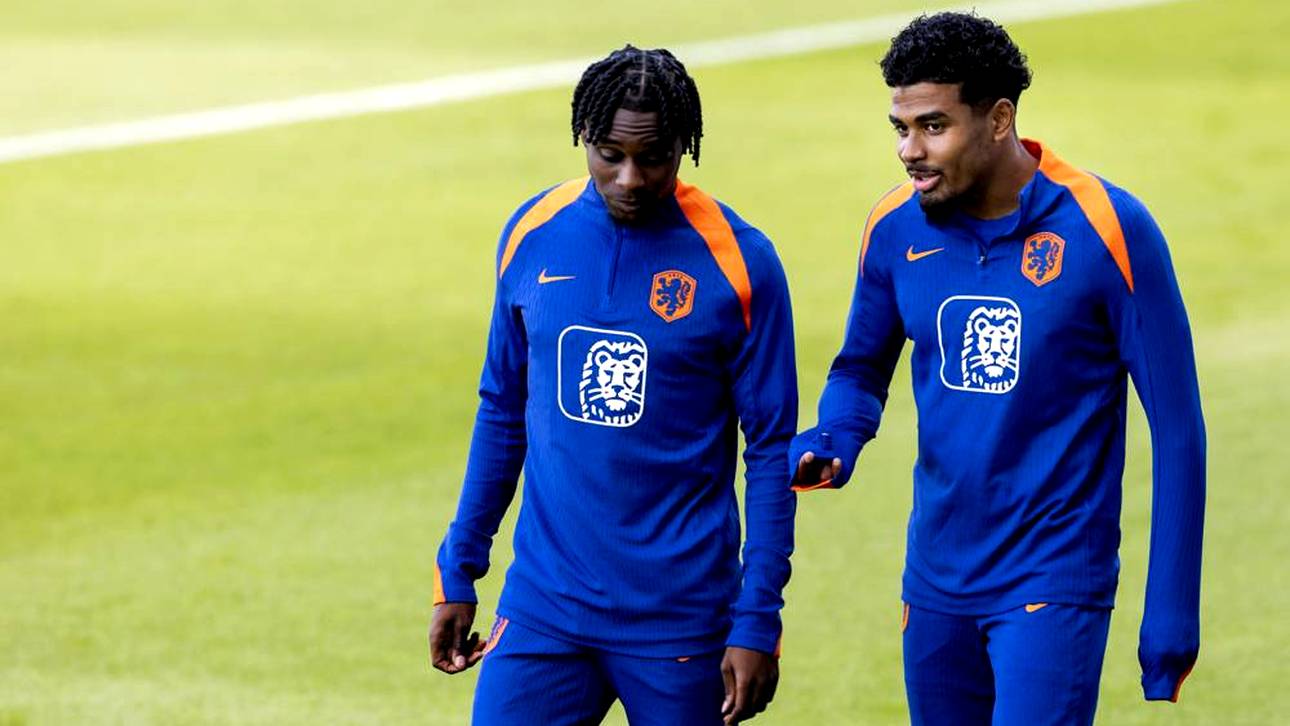 Jeremie Frimpong und Ian Maatsen im Training der niederländischen Nationalmannschaft