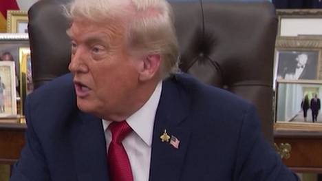 US-Präsident Donald Trump warnt, dass bestimmte Austragungsorte bei der kommenden WM ihre Spiele verlieren könnten. Sollten Städte als unsicher eingestuft werden, werde man die Partien verlegen.