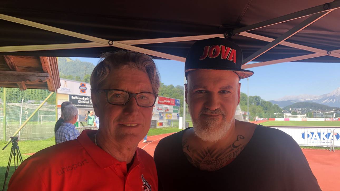 SPORT1-Reporter Reinhard Franke (r.) traf Toni Schumacher im Trainingslager des 1. FC Köln in Kitzbühel