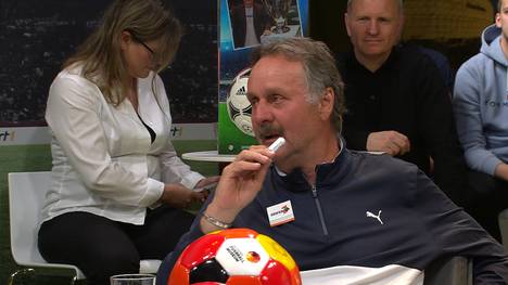 SPORT1-Experte Peter Neururer wütet über das angebliche Angebot des hochverschuldeten FC Barcelona für Robert Lewandowski. Das hat für ihn mit Fußball nichts mehr zu tun.