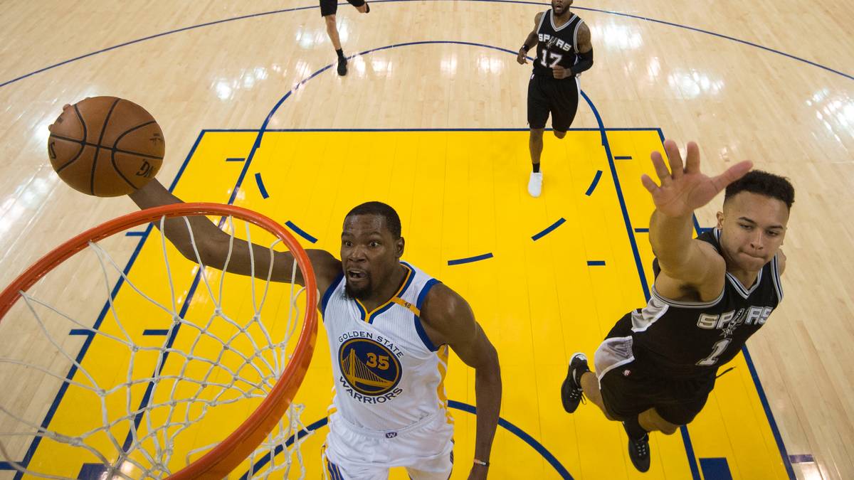 SECOND TEAM - KEVIN DURANT (Forward, Golden State Warriors - 239 Punkte): Durant wird nach einer starken Debütsaison für Golden State drei Mal ins erste Team gewählt, erhält insgesamt aber nur die neuntmeisten Punkte