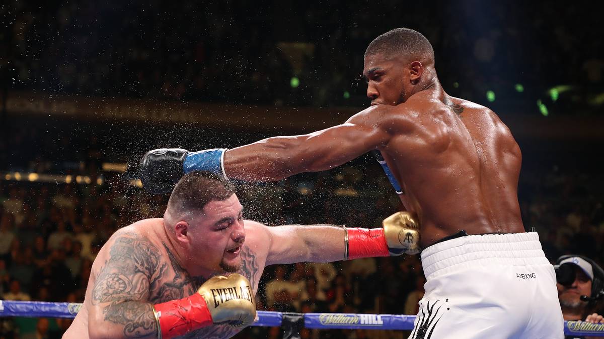 Der Kampf der körperlich ungleich erscheinenden Gegner startete ausgeglichen. Der zehn Zentimeter größere Joshua versuchte von Beginn an, seine Reichweitenvorteile auszuspielen