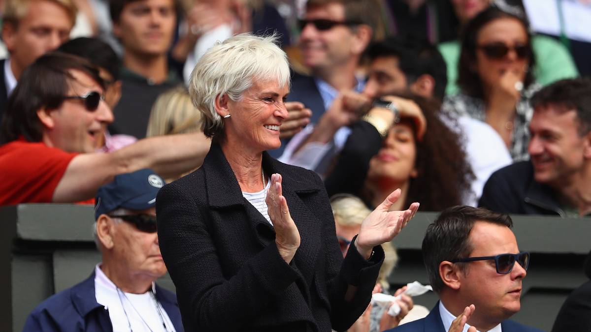 Seine Mutter Judy Murray, die selbst Tennistrainerin war, brachte ihm bereits mit drei Jahren das Tennisspielen bei. Die spätere Fed-Cup-Chefin der britischen Mannschaft begleitet die Karriere ihres Sohnes besonders am Anfang sehr eng