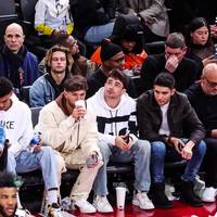 Formel1-Stars besuchen NBA-Spiel in Paris
