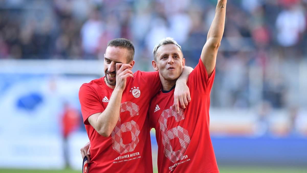 Franck Ribery (l.) verdrückt dabei auch die ein oder andere Träne