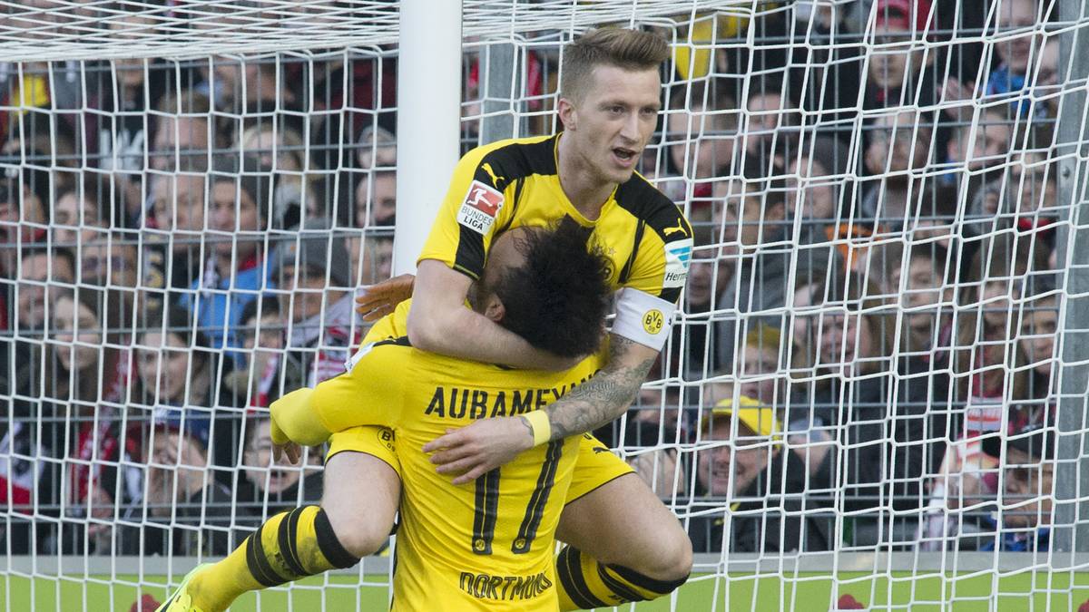 Vorlagengeber Marco Reus jubelt mit seinem Sturmkollegen