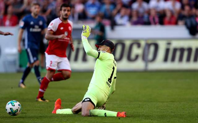Rene Adler Konnte Gegen Den Hamburger Sv Im Tor Von Mainz 05 Stehen