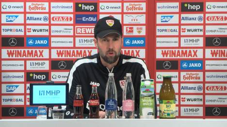 Stuttgarts Trainer Sebastian Hoeneß freut sich über die Nominierung von vier VfB-Stars für den DFB-Kader. 