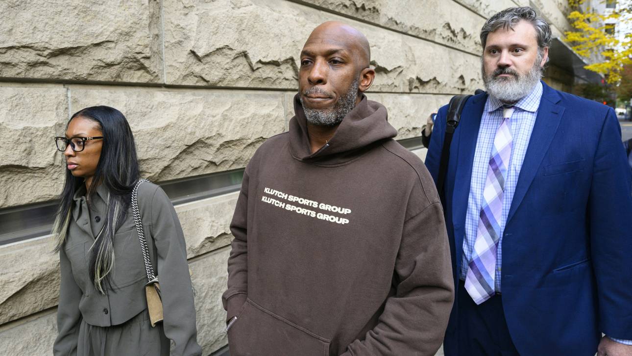 Portland-Coach Chauncey Billups (m.)