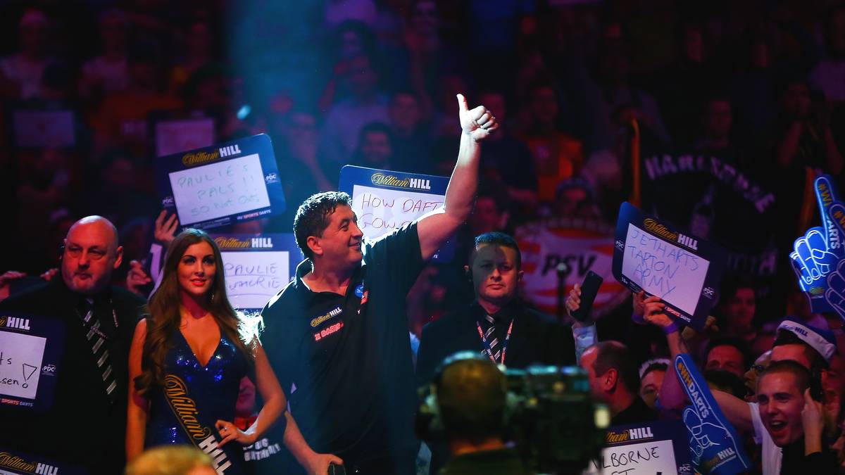 Sein Gegner: Mensur "The Gentle" Suljovic, seines Zeichens der beste Dartsspieler im deutschsprachigen Raum. Er kann mit dem Einzug ins Viertelfinale das schaffen, was noch keiner aus Deutschland, Österreich oder der Schweiz geschafft hat
