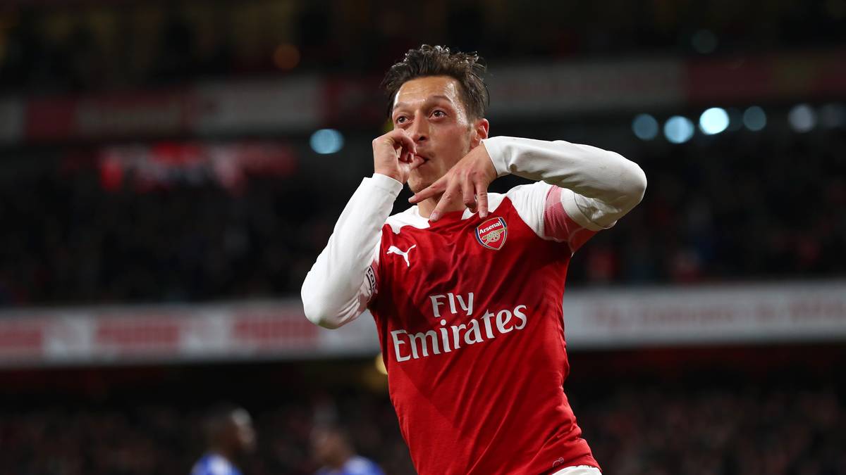 Arsenal FC v Leicester City - Premier League Mesut Özil ist seit 2013 bei den Gunners unter Vertrag