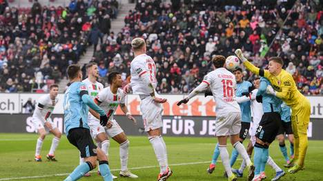 Die Leverkusener wollen am Samstag gegen Augsburg die perfekte Saison vollenden