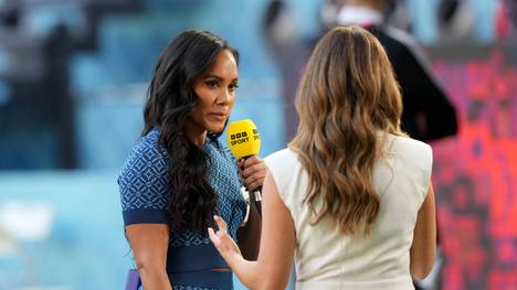 Dank der BBC-Moderatorin Alex Scott ist die "One Love"-Binde am Rande des WM-Gruppenspiels zwischen England und Iran doch zum Einsatz gekommen. Auch Claudia Neumann setzt ein Zeichen. 