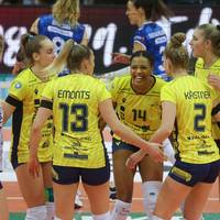 Schwerin gewinnt das erste Spiel der Final-Serie in der Volleyball-Bundesliga der Frauen. Die Entscheidung gegen Titelverteidiger Stuttgart fällt erst im Tiebreak. 