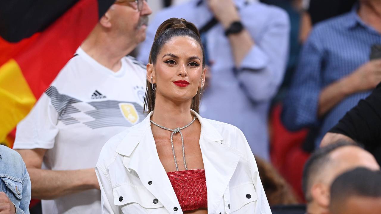 Vertragsverlängerung von Trapp: Diese Spielerfrau bleibt der Bundesliga erhalten