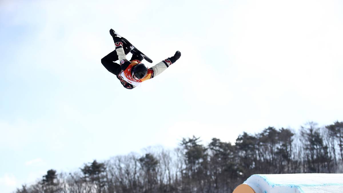 Doch aller guten Dinge sind ja bekanntlich drei. Parrot zaubert einen tollen Lauf in den Schnee und springt aufs Podest