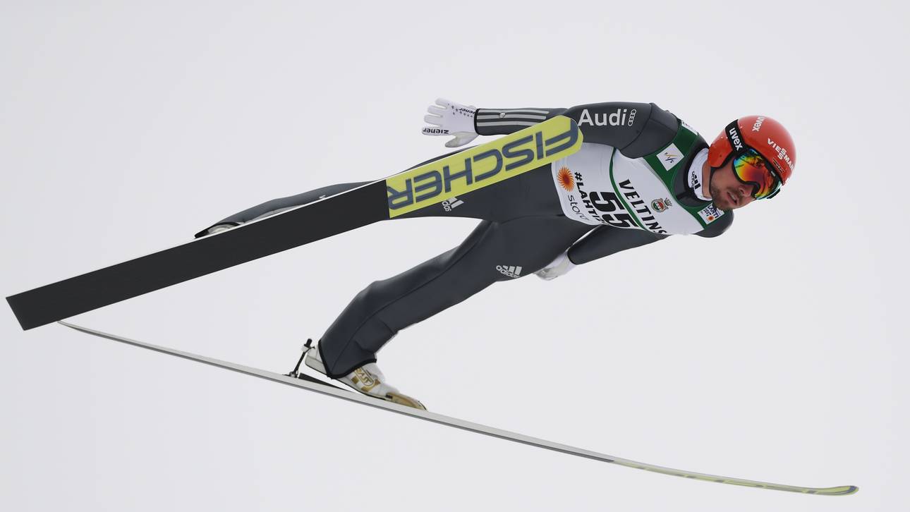 Rydzek nach Springen weit zurück