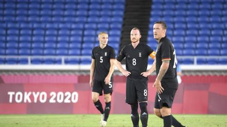 Die deutsche Fußballmannschaft erlebt in Tokio einen olympischen Albtraum und übersteht nicht mal die Gruppenphase. Olympia-Coach Stefan Kuntz wurde im Stich gelassen.