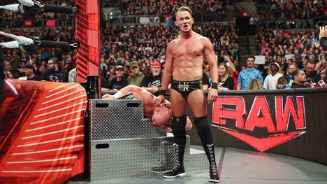 Ludwig Kaiser wandte sich bei WWE RAW gegen seinen langjährigen Partner Giovanni Vinci